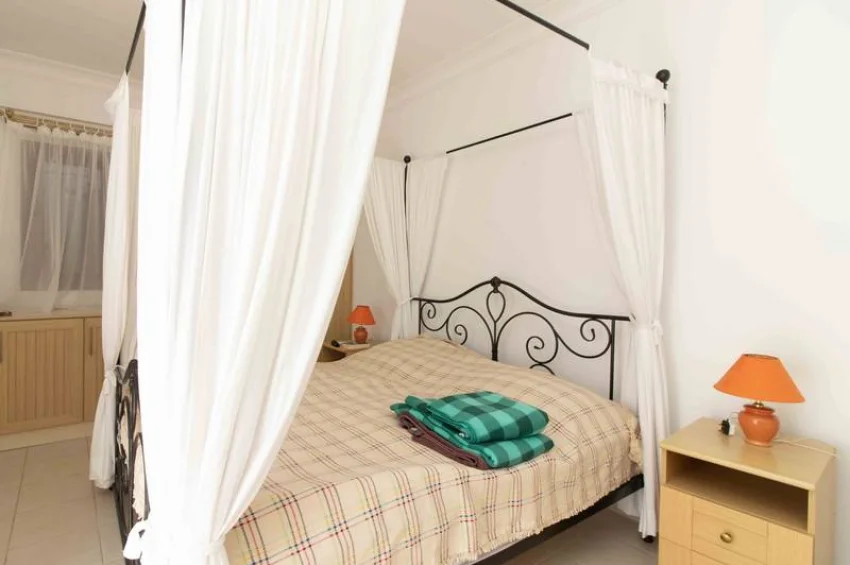 Stilvolle 3 Schlafzimmer Wohnung im Erdgeschoss mit Terrasse & Pool 