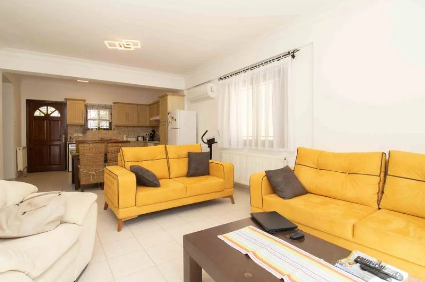 Stilvolle 3 Schlafzimmer Wohnung im Erdgeschoss mit Terrasse & Pool 