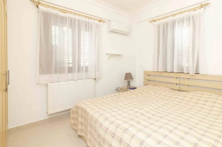 Stilvolle 3 Schlafzimmer Wohnung im Erdgeschoss mit Terrasse & Pool 