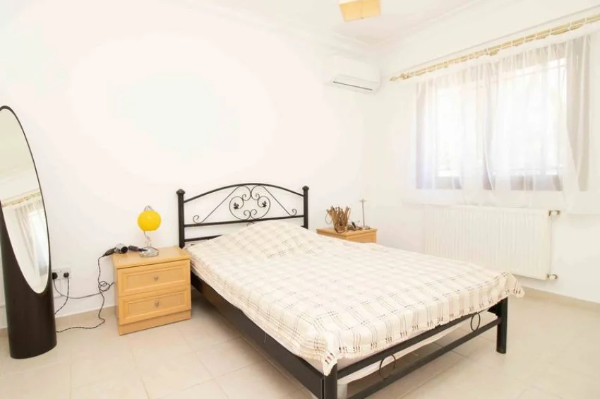 Stilvolle 3 Schlafzimmer Wohnung im Erdgeschoss mit Terrasse & Pool 