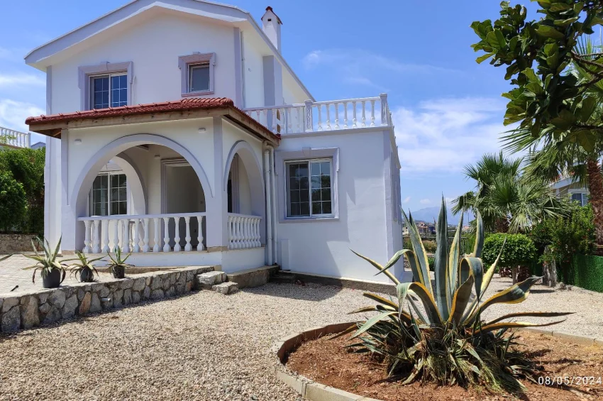 Charming 3 Bedroom Villa with Sea Views & Private Garden
