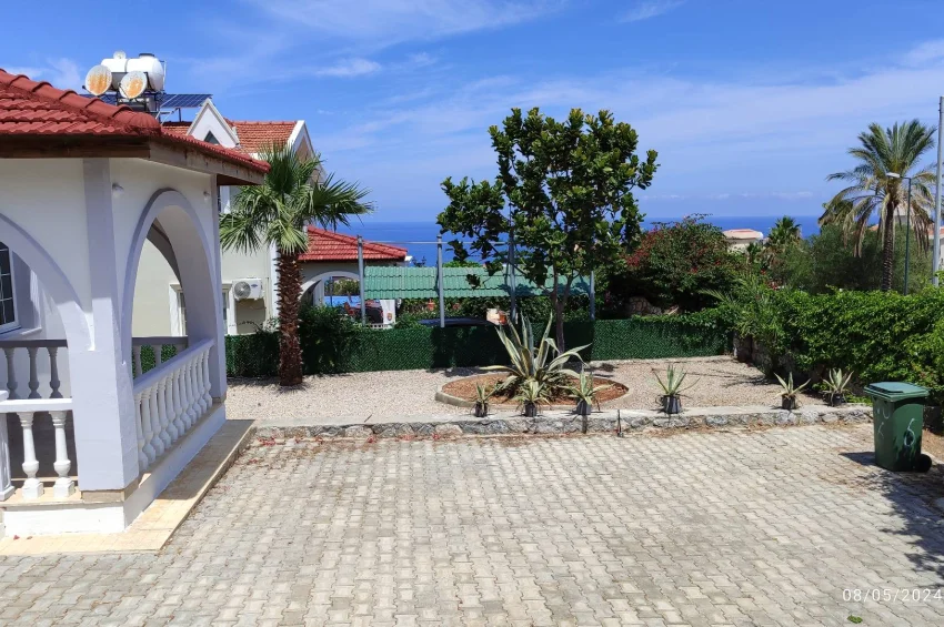 Charming 3 Bedroom Villa with Sea Views & Private Garden