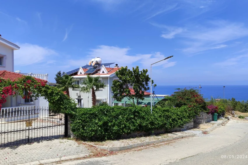 Charming 3 Bedroom Villa with Sea Views & Private Garden