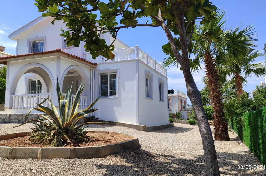 Charming 3 Bedroom Villa with Sea Views & Private Garden