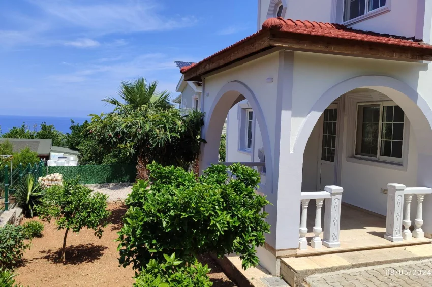Charming 3 Bedroom Villa with Sea Views & Private Garden