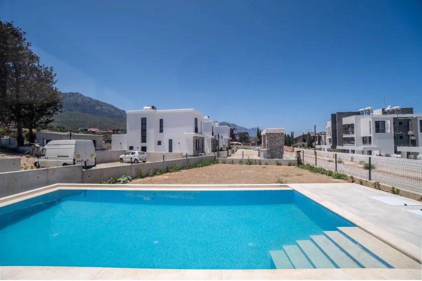 Private Villa mit 4 Schlafzimmer und Pool im Herzen der Natur zum Verkauf