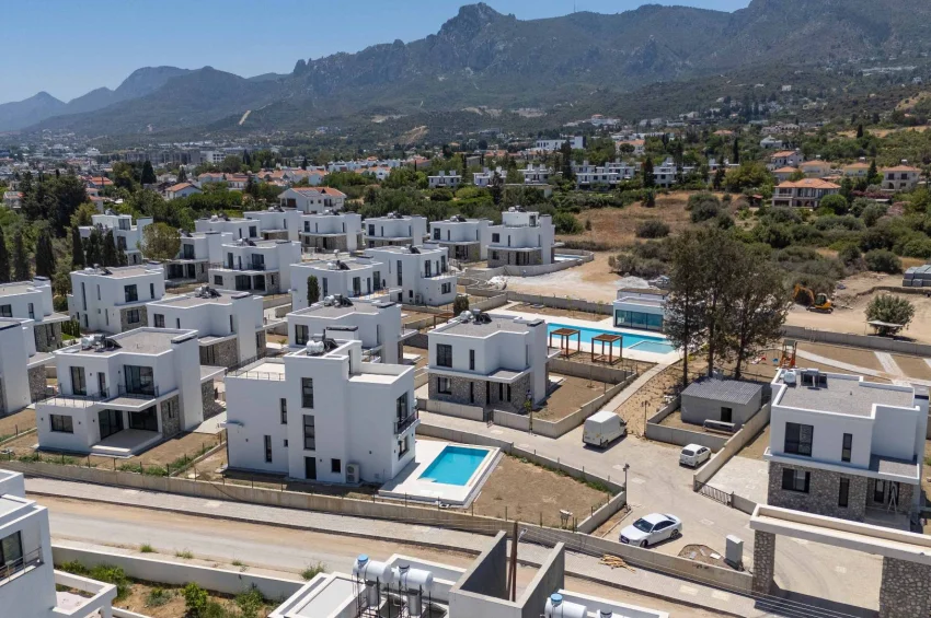 Private Villa mit 4 Schlafzimmer und Pool im Herzen der Natur zum Verkauf