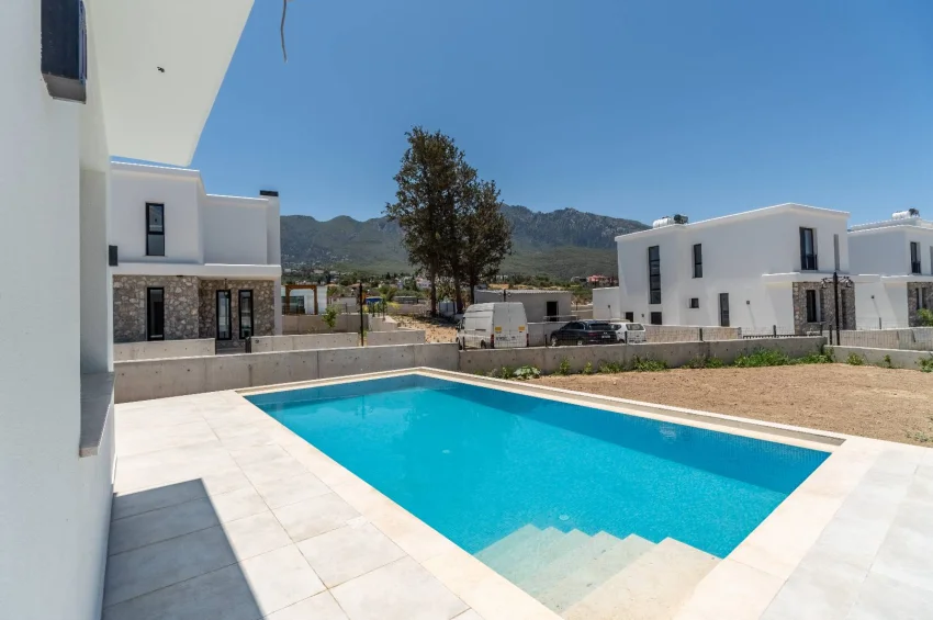Private Villa mit 4 Schlafzimmer und Pool im Herzen der Natur zum Verkauf