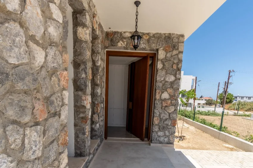 Private Villa mit 4 Schlafzimmer und Pool im Herzen der Natur zum Verkauf
