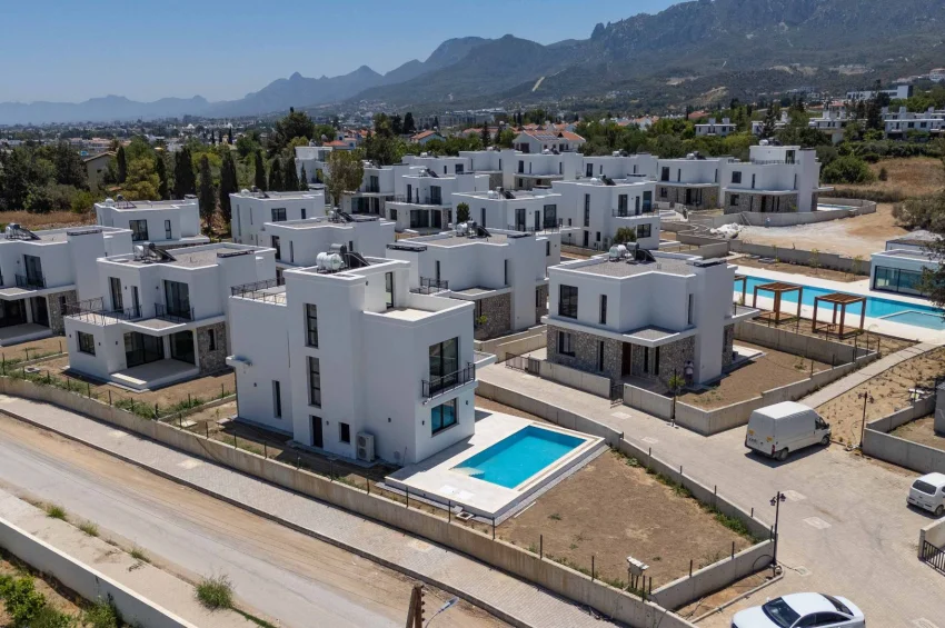 Private Villa mit 4 Schlafzimmer und Pool im Herzen der Natur zum Verkauf