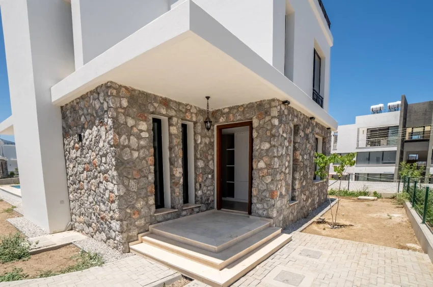 Private Villa mit 4 Schlafzimmer und Pool im Herzen der Natur zum Verkauf