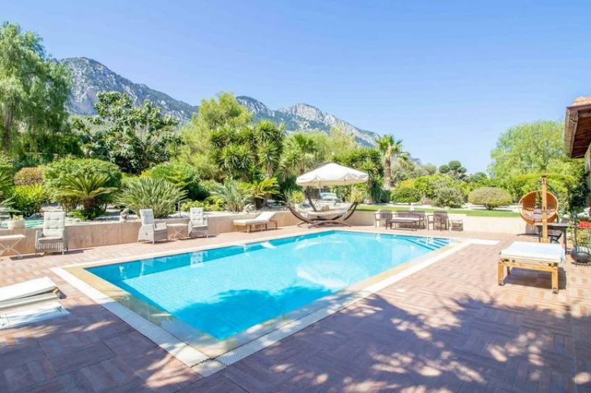 Eksklusiv 3-soveroms villa i Lapta, Kyrenia – din private oase med havs- og fjellutsikt