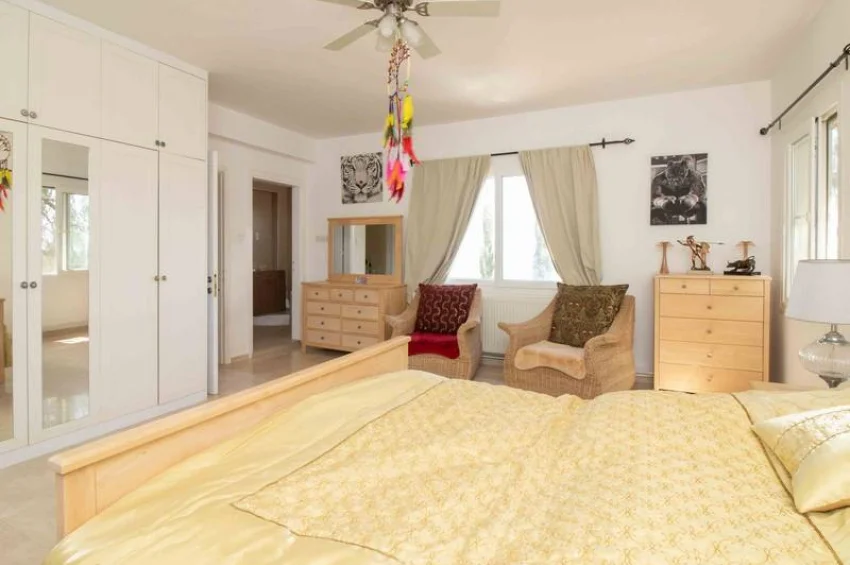 Eksklusiv 3-soveroms villa i Lapta, Kyrenia – din private oase med havs- og fjellutsikt