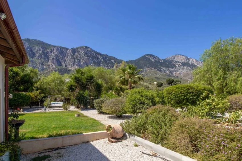 Eksklusiv 3-soveroms villa i Lapta, Kyrenia – din private oase med havs- og fjellutsikt