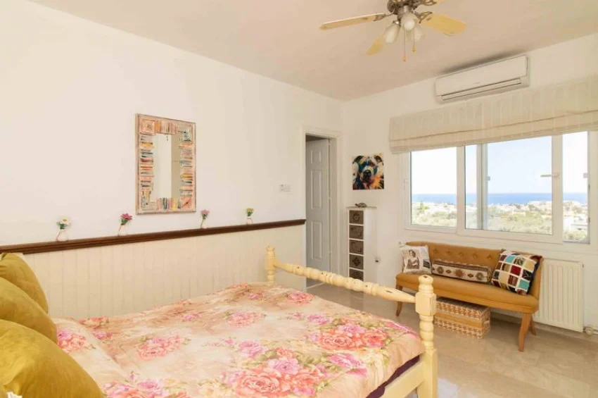 Eksklusiv 3-soveroms villa i Lapta, Kyrenia – din private oase med havs- og fjellutsikt