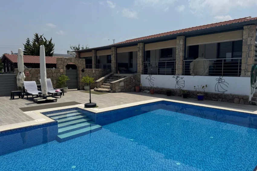 Esentepe'de Havuzlu, Deniz ve Dağ Manzaralı Kusursuz 2/3 Yatak Odalı Bungalov