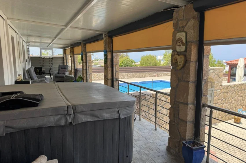 Esentepe'de Havuzlu, Deniz ve Dağ Manzaralı Kusursuz 2/3 Yatak Odalı Bungalov