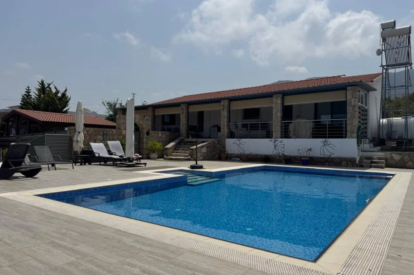 Esentepe'de Havuzlu, Deniz ve Dağ Manzaralı Kusursuz 2/3 Yatak Odalı Bungalov