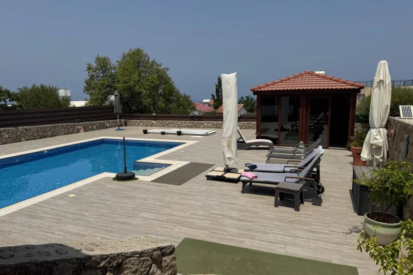 Esentepe'de Havuzlu, Deniz ve Dağ Manzaralı Kusursuz 2/3 Yatak Odalı Bungalov