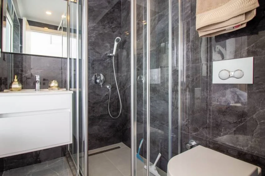 Lyxigt sjönära penthouse i Bahçeli, Kyrenia — Privat takterrass, möblerat, golvvärme