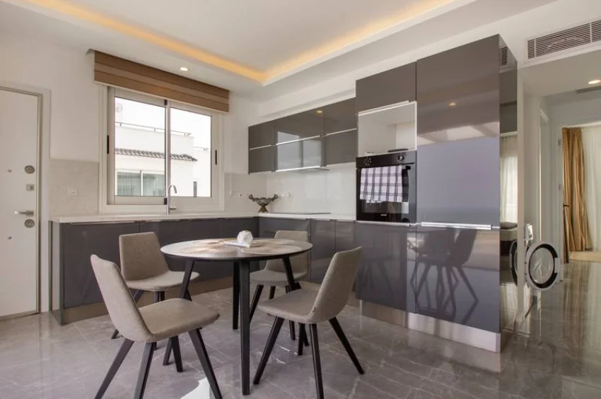 Lyxigt sjönära penthouse i Bahçeli, Kyrenia — Privat takterrass, möblerat, golvvärme