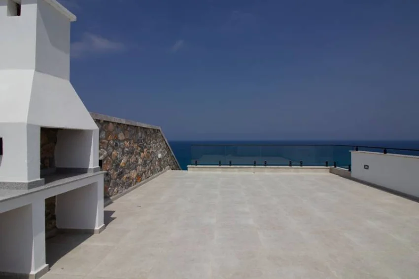 Lyxigt sjönära penthouse i Bahçeli, Kyrenia — Privat takterrass, möblerat, golvvärme
