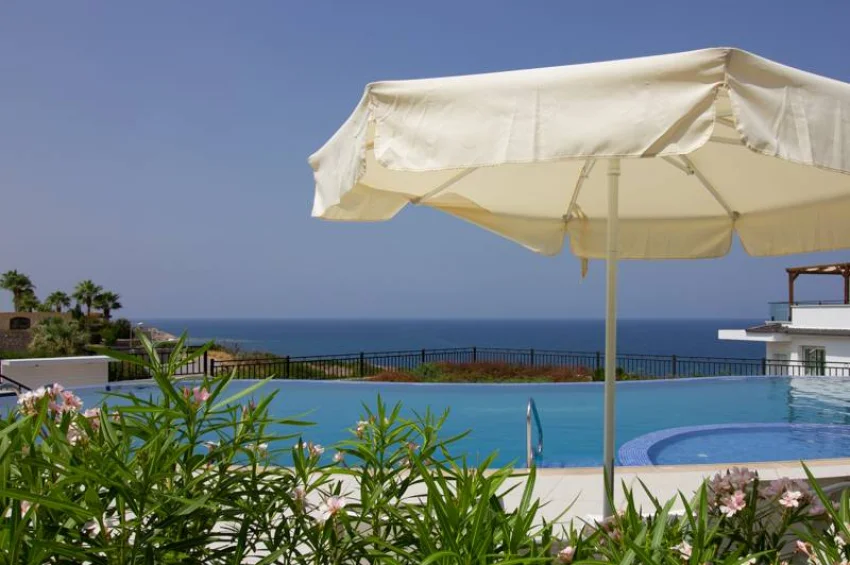 Lyxigt sjönära penthouse i Bahçeli, Kyrenia — Privat takterrass, möblerat, golvvärme