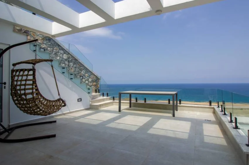 Lyxigt sjönära penthouse i Bahçeli, Kyrenia — Privat takterrass, möblerat, golvvärme