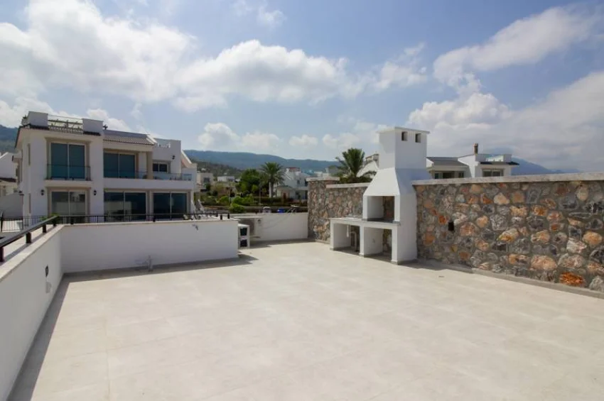 Lyxigt sjönära penthouse i Bahçeli, Kyrenia — Privat takterrass, möblerat, golvvärme
