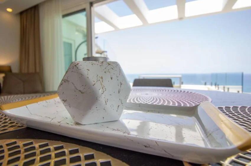 Lyxigt sjönära penthouse i Bahçeli, Kyrenia — Privat takterrass, möblerat, golvvärme