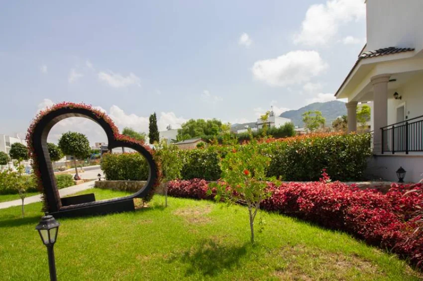 Lyxigt sjönära penthouse i Bahçeli, Kyrenia — Privat takterrass, möblerat, golvvärme
