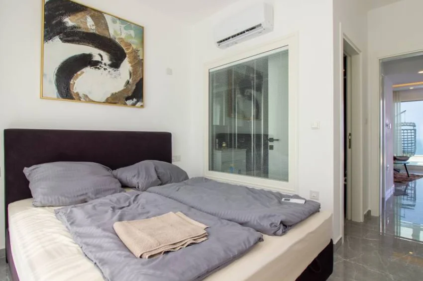 Lyxigt sjönära penthouse i Bahçeli, Kyrenia — Privat takterrass, möblerat, golvvärme