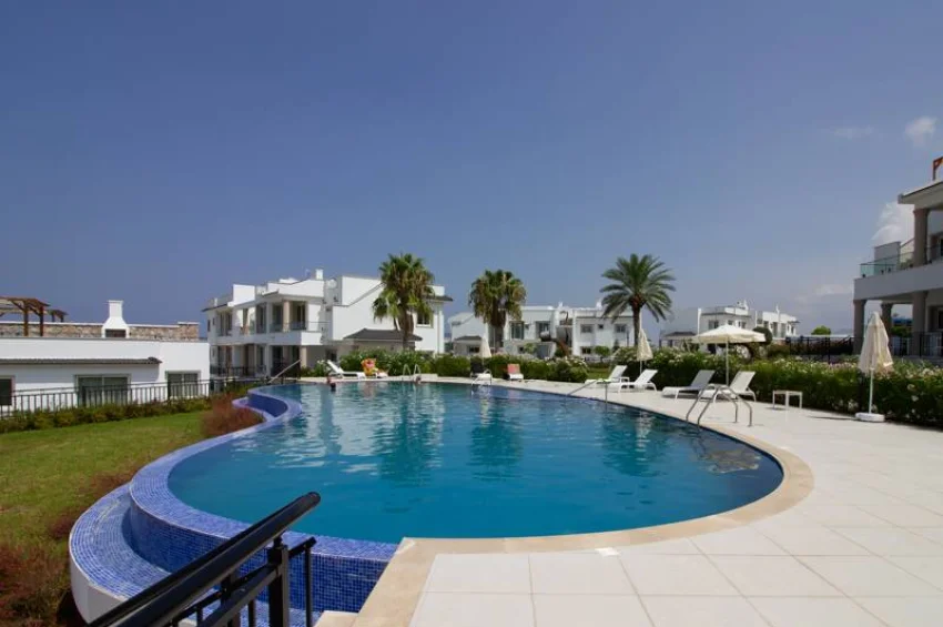 Lyxigt sjönära penthouse i Bahçeli, Kyrenia — Privat takterrass, möblerat, golvvärme