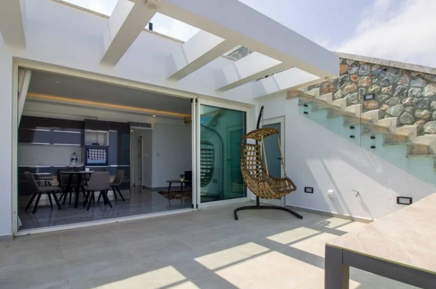 Lyxigt sjönära penthouse i Bahçeli, Kyrenia — Privat takterrass, möblerat, golvvärme