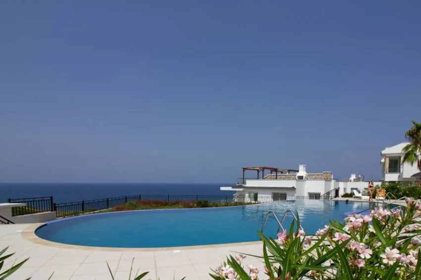 Lyxigt sjönära penthouse i Bahçeli, Kyrenia — Privat takterrass, möblerat, golvvärme