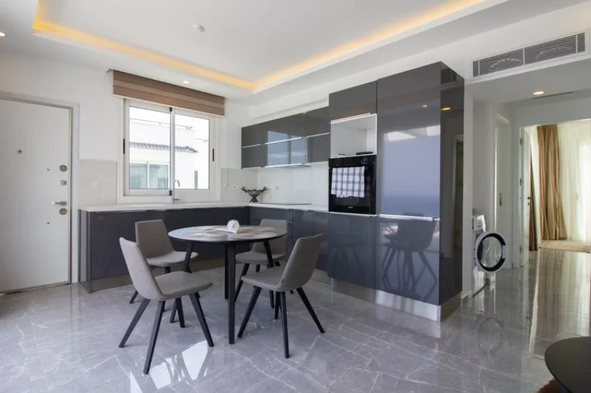 Lyxigt sjönära penthouse i Bahçeli, Kyrenia — Privat takterrass, möblerat, golvvärme