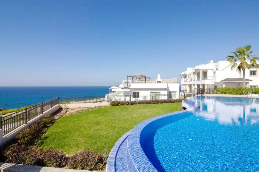 Luksusowy apartament ogrodowy przy samej plaży w Bahçeli, Kyrenia — prywatny basen, umeblowany, ogrzewanie podłogowe