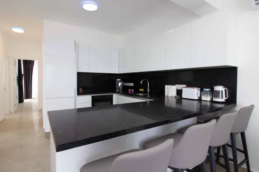 Luksusowy apartament ogrodowy przy samej plaży w Bahçeli, Kyrenia — prywatny basen, umeblowany, ogrzewanie podłogowe