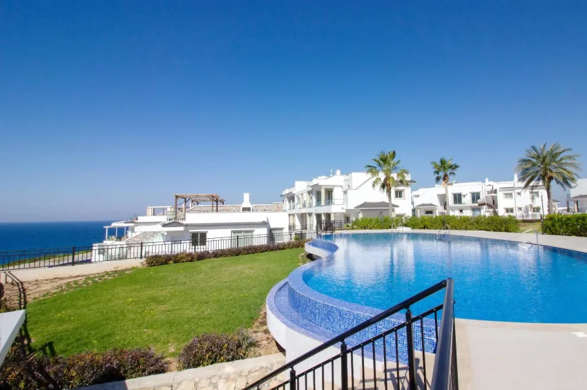 Luksusowy apartament ogrodowy przy samej plaży w Bahçeli, Kyrenia — prywatny basen, umeblowany, ogrzewanie podłogowe
