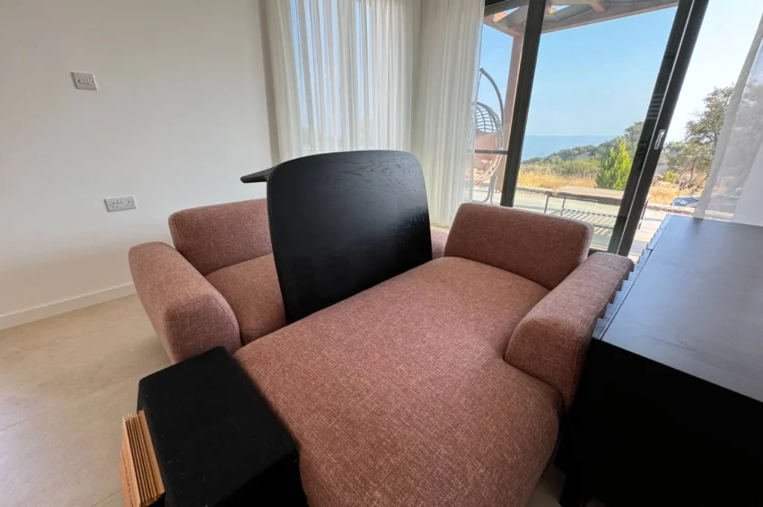 Hörnläge på första raden vid Alagadi, Kyrenia — Takterrass & markterrass, större tomt