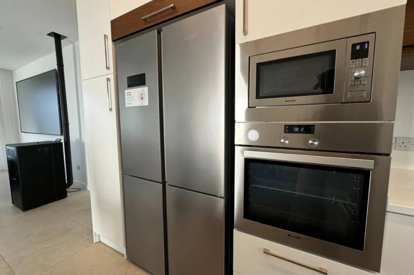 Hörnläge på första raden vid Alagadi, Kyrenia — Takterrass & markterrass, större tomt