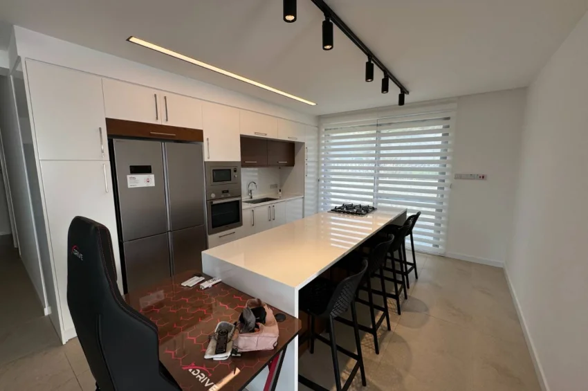 Hörnläge på första raden vid Alagadi, Kyrenia — Takterrass & markterrass, större tomt