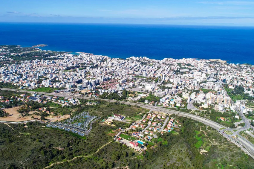 Ultraluxuriöse 3 Schlafzimmer Doppelvillen im Zentrum von Kyrenia – Dachterrasse und privater Pool