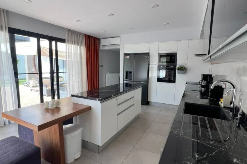 Moderne mediterrane Villa in Çatalköy – Eleganz, Privatsphäre & Smart Living