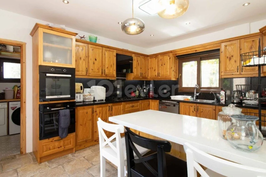 Fully Renovated Traditional Luxury Villa in Lapta – Space, Character & Coastal Living
