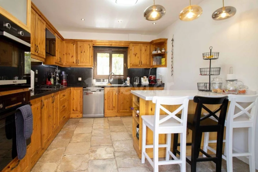 Fully Renovated Traditional Luxury Villa in Lapta – Space, Character & Coastal Living