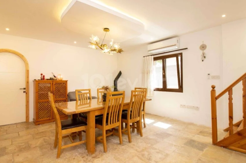 Fully Renovated Traditional Luxury Villa in Lapta – Space, Character & Coastal Living