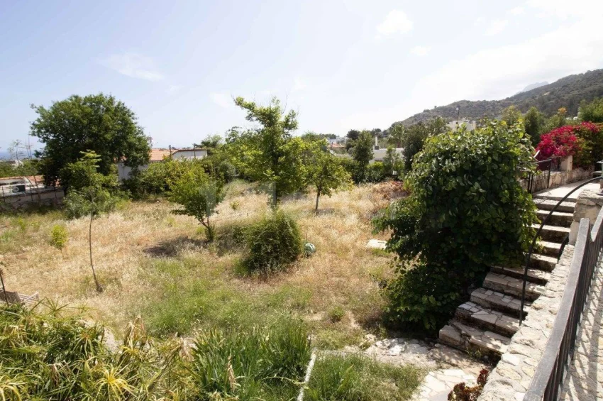 Fully Renovated Traditional Luxury Villa in Lapta – Space, Character & Coastal Living