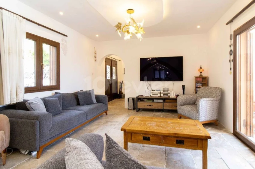 Fully Renovated Traditional Luxury Villa in Lapta – Space, Character & Coastal Living