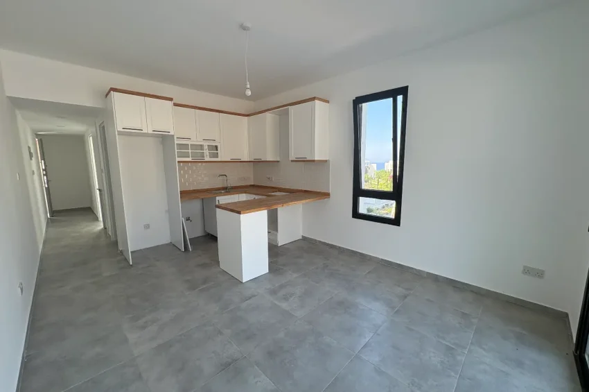 Esentepe'de 1+1 Daire Geniş Teraslı, Havuzlu Sitede Denize Yürüme Mesafesinde